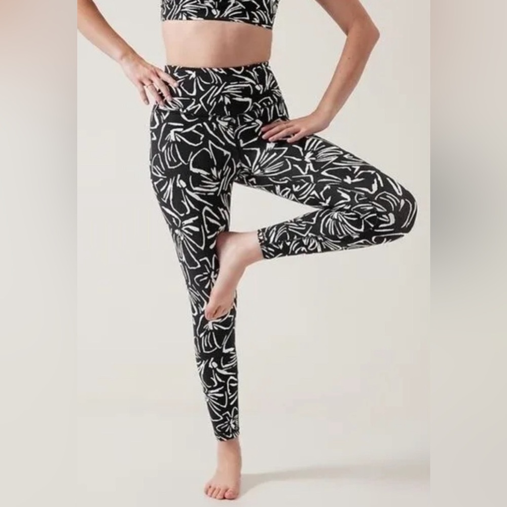 NWT elation textured 7/8 tight floral sketch black/white size 3x